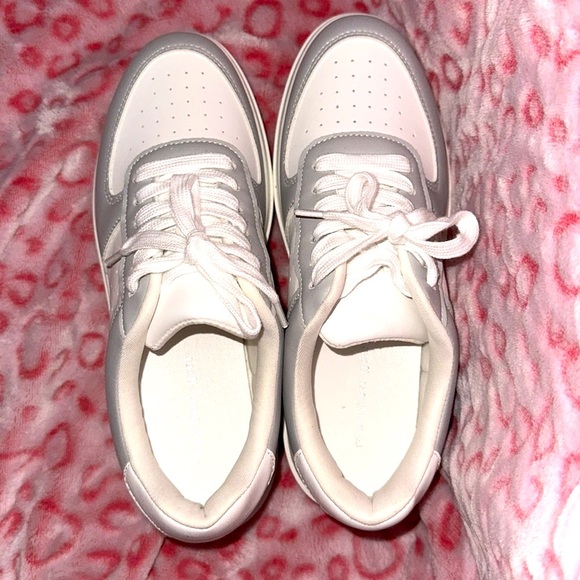 MADDEN GIRL Grey/white Lace Up platform Sneakers - Picture 3 of 4